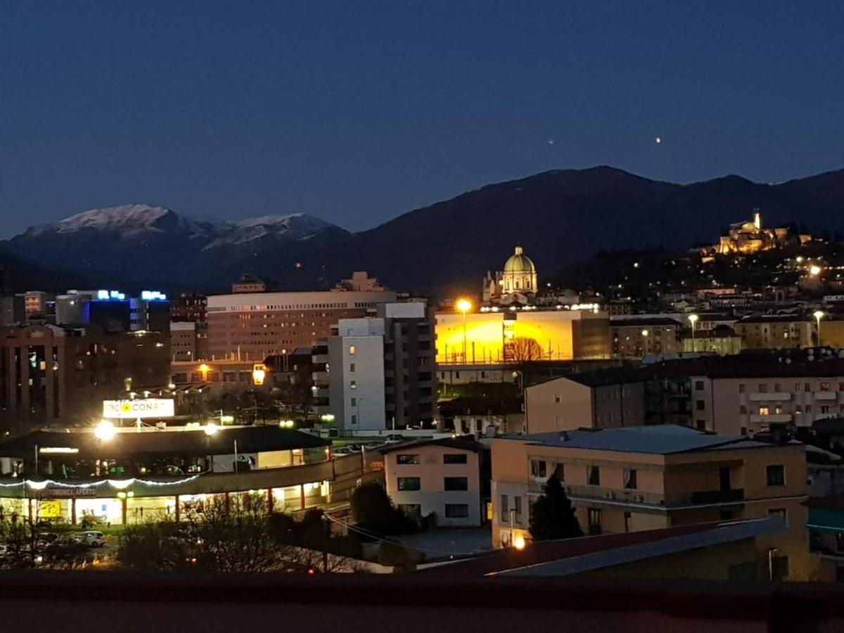 Attico Mansardato Affacciato Sul Cuore Di Brescia Exterior foto